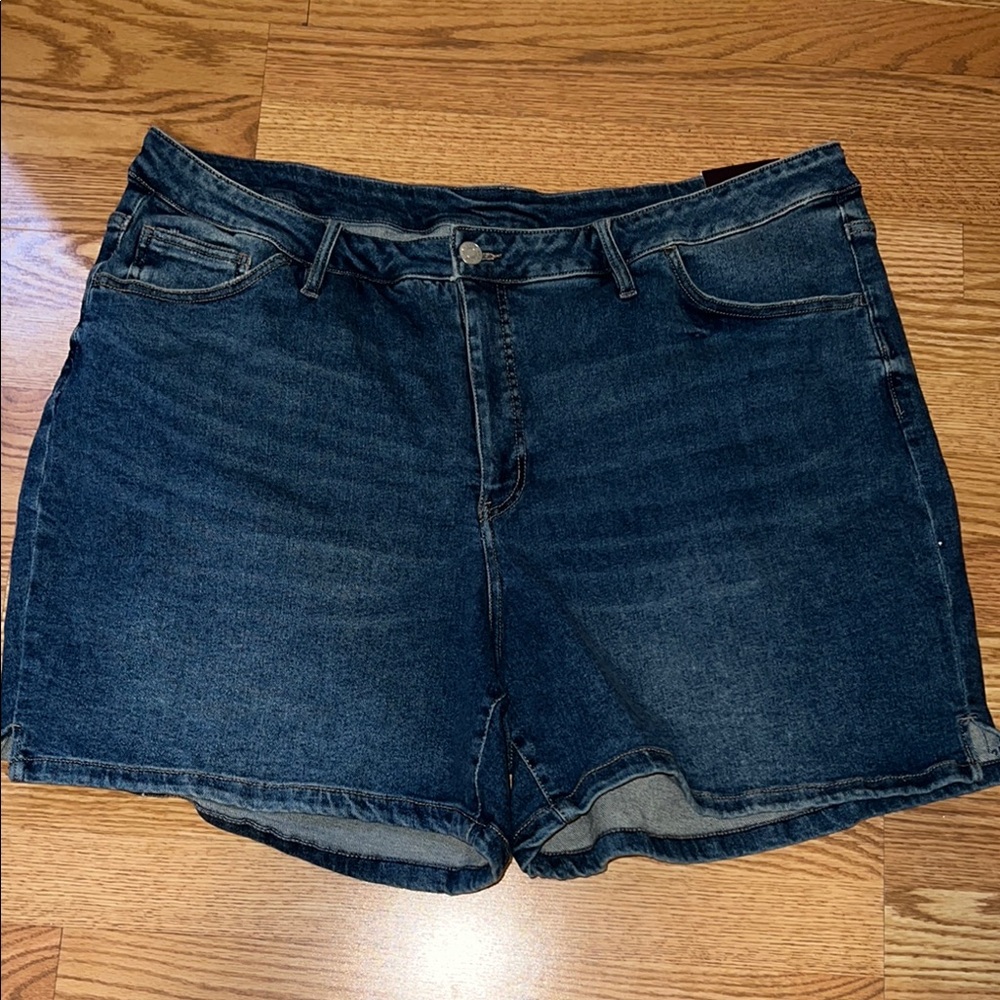 No Brand New Jean Bermuda Shorts High Rise
Relaxed fit Plus Size 24